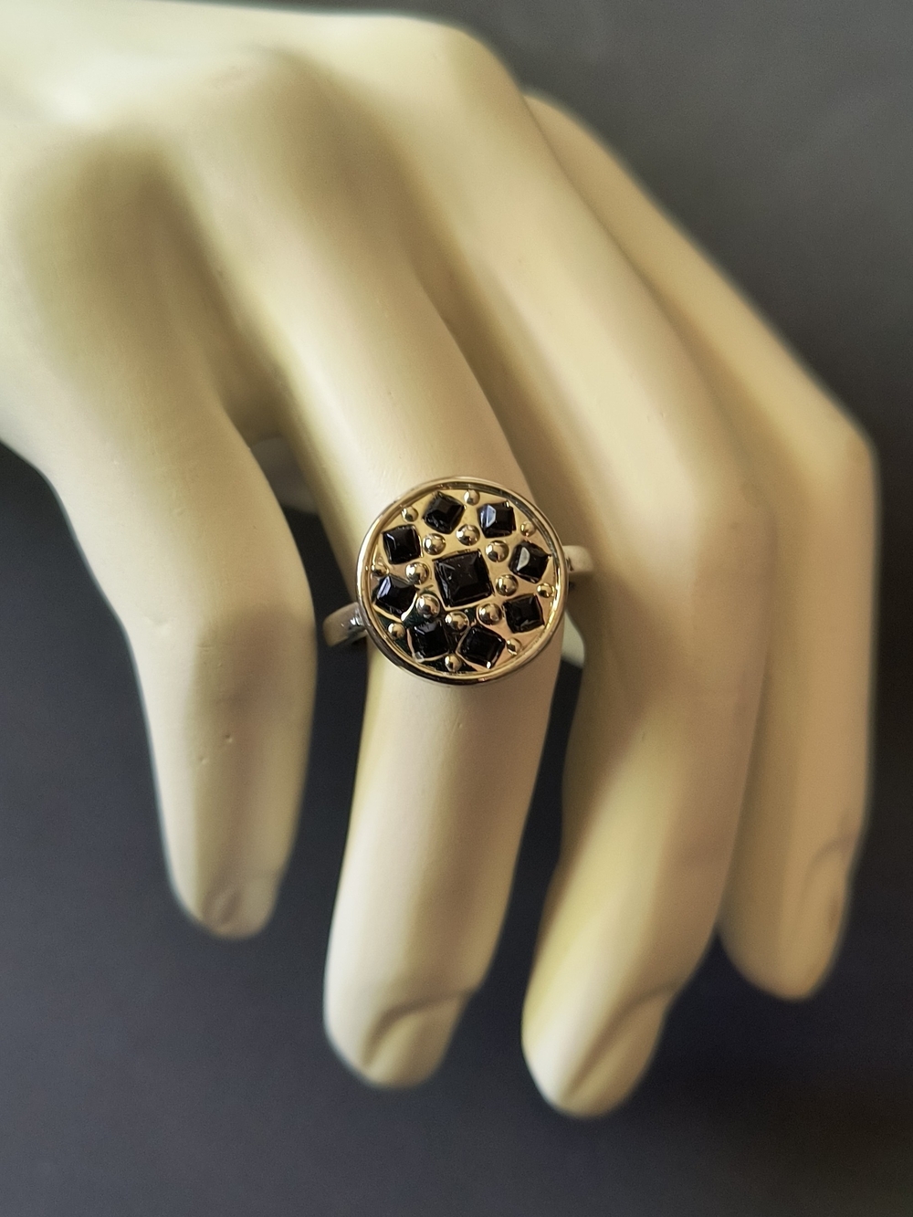 Round Cluster Ring with Black Stones - Women Jewelry